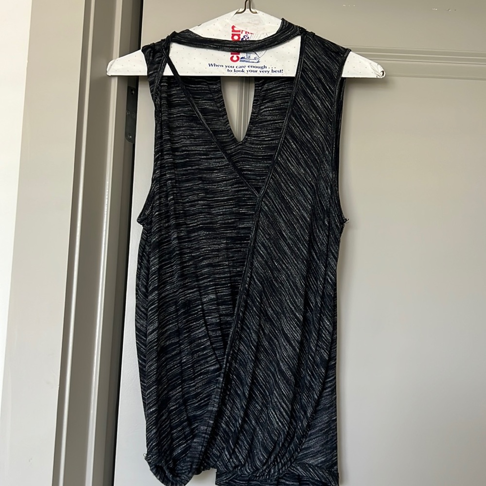 Cris cross key hole tank